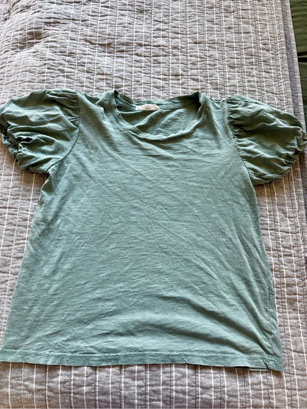 Women’s Puff Sleeve Tee in Sage Green